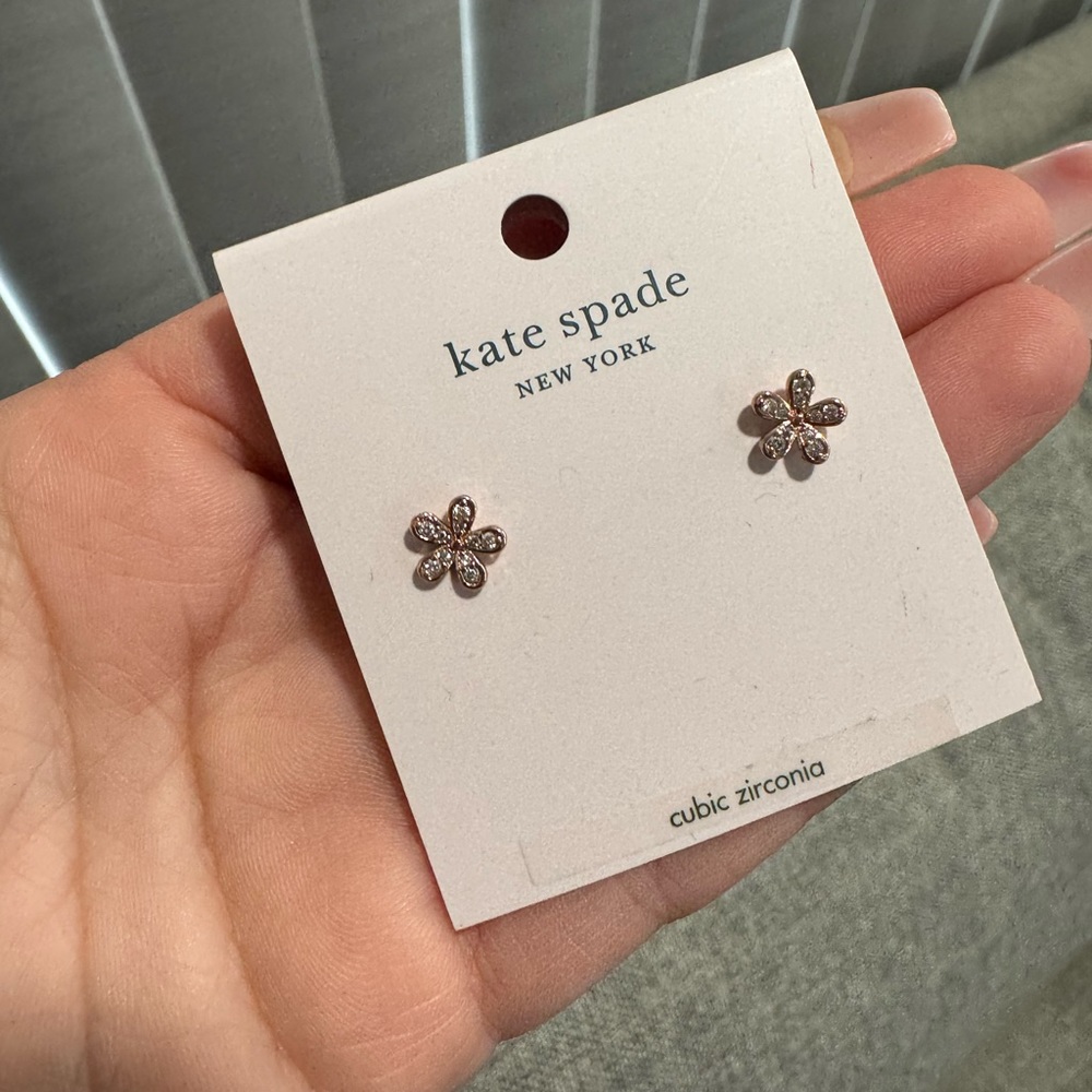 SOLD🌸FINAL SALE💐 KATE SPADE Gleaming garden delicate flower stud earrings ✨ - Picture 7 of 7